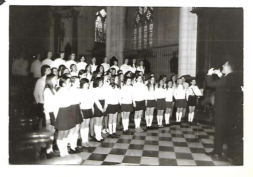 Chorale Les Alouettes dirigée par l'abbé Gaborit © a